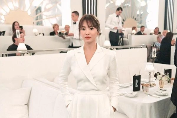 Song Hye Kyo với style sương sương khi tham dự New York Fashion Week hồi tháng 9 vừa qua.