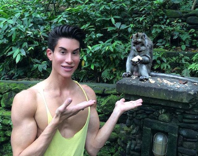 Gương mặt khác lạ của H Gương mặt khác lạ của H