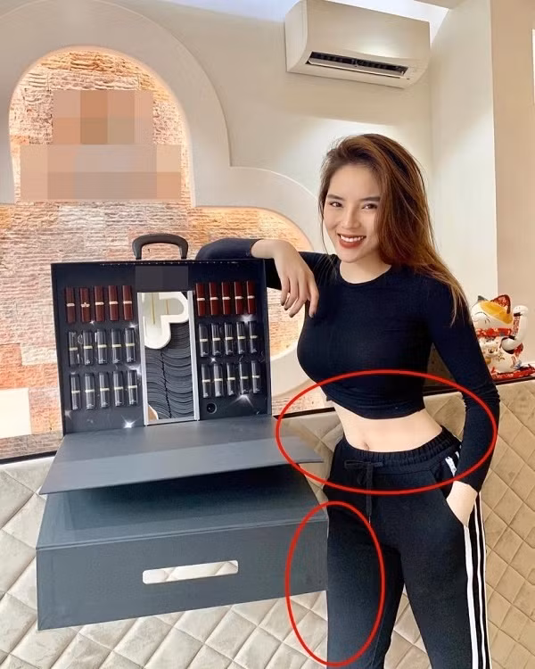  Kỳ Duyên, Hà Hồ photo shop quá tay vẫn chưa bằng sao nữ này khi uốn cong cả vòng ba