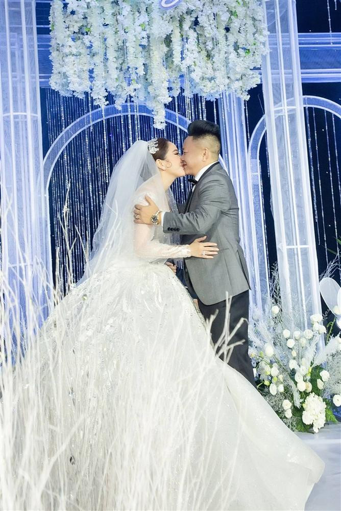 Những khoảnh khắc chưa công bố trong lễ cưới của Bảo Thy ảnh 7 Những khoảnh khắc chưa công bố trong lễ cưới của Bảo Thy-7
