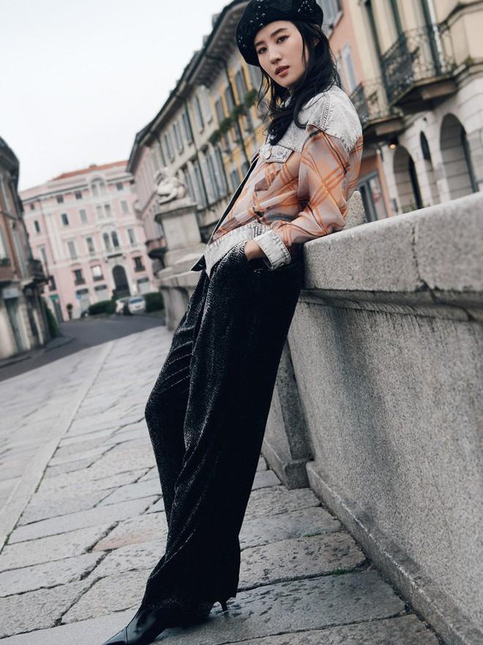 Ngắm gu thời trang cực kỳ sang chảnh của Lưu Diệc Phi ảnh 5 Ngắm gu thời trang cực kỳ sang chảnh của Lưu Diệc Phi ảnh 5