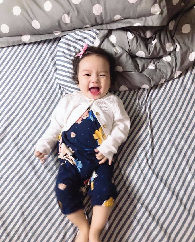 Tan chảy với loạt biểu cảm cực đáng yêu của con gái Hoài Lâm - Bảo Ngọc ảnh 5 Tan chay voi loat bieu cam cuc dang yeu cua con gai Hoai Lam - Bao Ngoc hinh anh 6