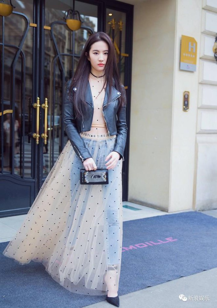 Ngắm gu thời trang cực kỳ sang chảnh của Lưu Diệc Phi ảnh 3 Ngắm gu thời trang cực kỳ sang chảnh của Lưu Diệc Phi ảnh 3