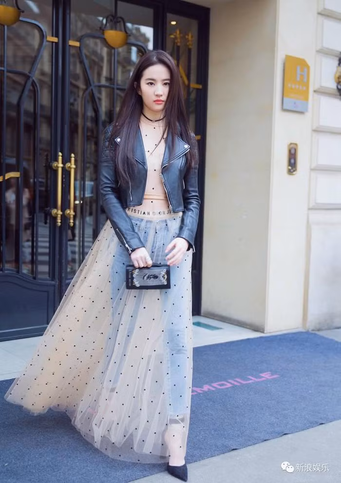 Ngắm gu thời trang cực kỳ sang chảnh của Lưu Diệc Phi ảnh 3