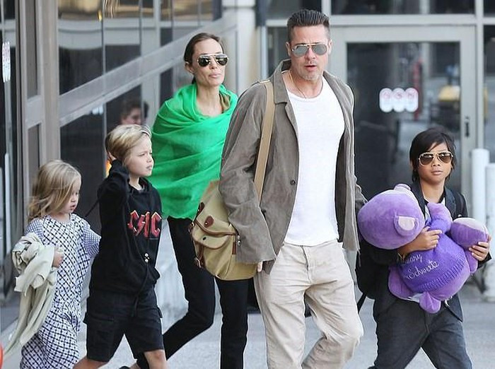 Angelina Jolie vẫn giận Brad Pitt ảnh 1 Angelina Jolie vẫn giận Brad Pitt ảnh 1