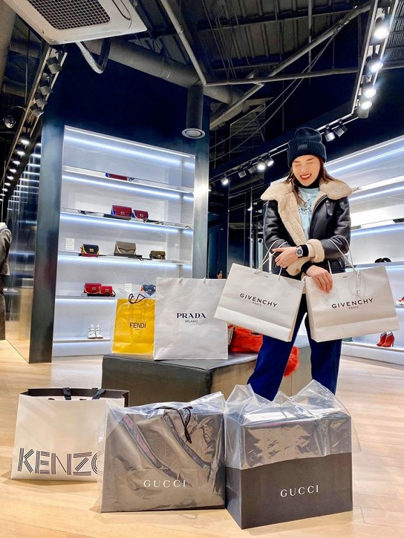 Kỳ Duyên, Kỳ Duyên mua hàng hiệu, sao việt 