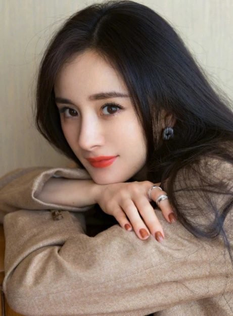 Dương Mịch - Triệu Lệ Dĩnh tranh giành vai chính trong phim của Chính Ngọ Dương Quang? ảnh 1 Dương Mịch Triệu Lệ Dĩnh đấu đá, tranh giành vai chính trong phim của Chính Ngọ Dương Quang? ảnh 0