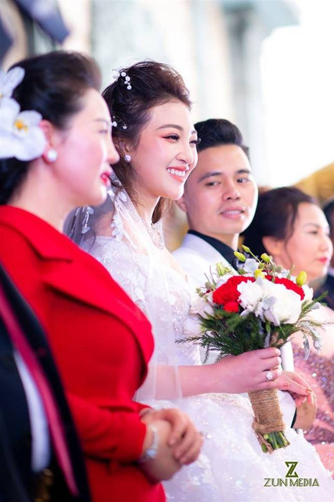 Cuộc sống sau đám cưới của cô dâu ở lâu đài 7 tầng, của hồi môn 200 cây vàng ảnh 7 Hé lộ bất ngờ về cuộc sống sau đám cưới của cô dâu ở trong lâu đài 7 tầng, của hồi môn 200 cây vàng, kinh ngạc nhất chính là nhan sắc-7