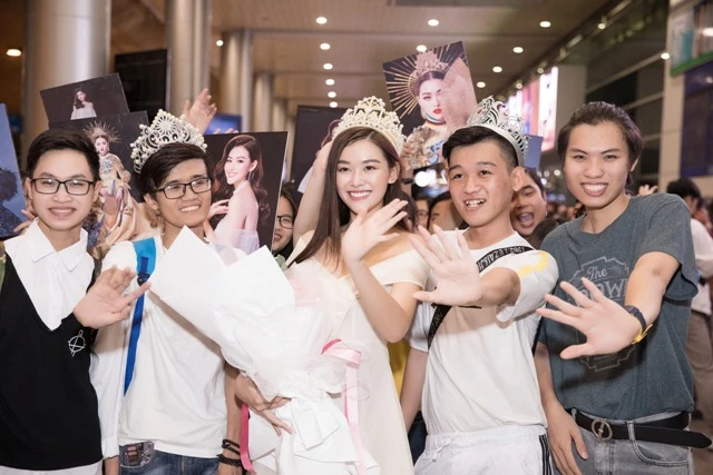 Tường San trở về nước sau Miss International.