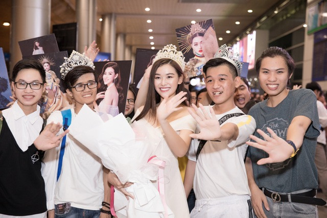 Tường San trở về nước sau Miss International.