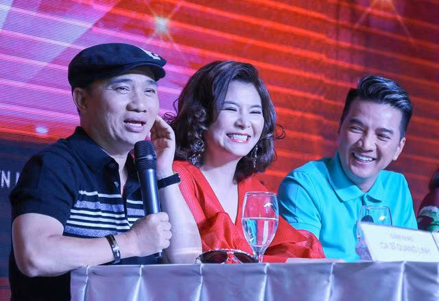 Ca sĩ Quang Linh nói gì về tin đồn giới tính, chuyện một bài hát mua được 4 căn nhà sang trọng ảnh 2 Sự kiện - Ca sĩ Quang Linh lên tiếng về tin đồn giới tính ở tuổi 54, chuyện một bài hát mua được 4 căn nhà sang trọng (Hình 3).