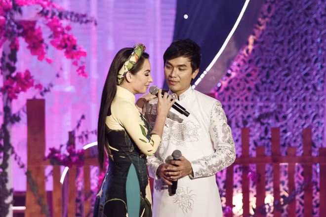 Ngôi sao - Phi Nhung bật mí về thân phận con lai, khẳng định Mạnh Quỳnh không phải là cha của con gái (Hình 2).