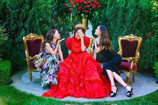 Cuộc sống vô cùng sang chảnh của con gái nữ triệu phú người Việt - Mimi Morris ảnh 2 Mimi Morris có mối quan hệ thân thiết với Hồ Ngọc Hà, Vũ Khắc Tiệp,…