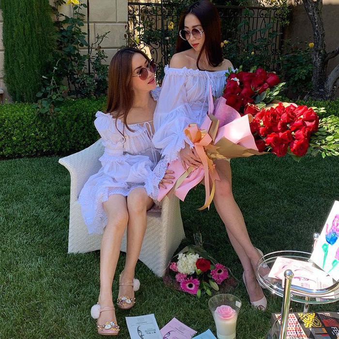 Cuộc sống vô cùng sang chảnh của con gái nữ triệu phú người Việt - Mimi Morris ảnh 11 Cô nàng và mẹ thường diện đồ đôi như hai chị em