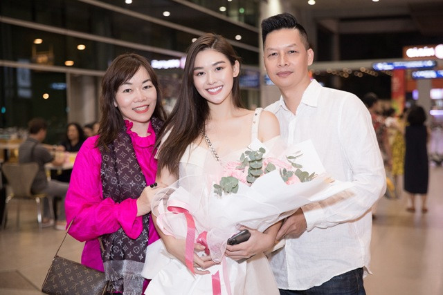 Tường San bên gia đình. Tường San bên gia đình.