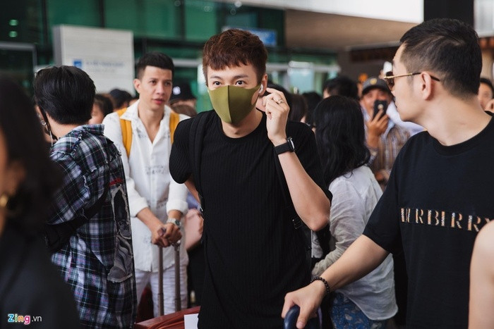 Khổng Tú Quỳnh chạm mặt Ngô Kiến Huy khi tới lễ cưới Đông Nhi ảnh 1 Khổng Tú Quỳnh chạm mặt Ngô Kiến Huy khi tới lễ cưới Đông Nhi ảnh 1