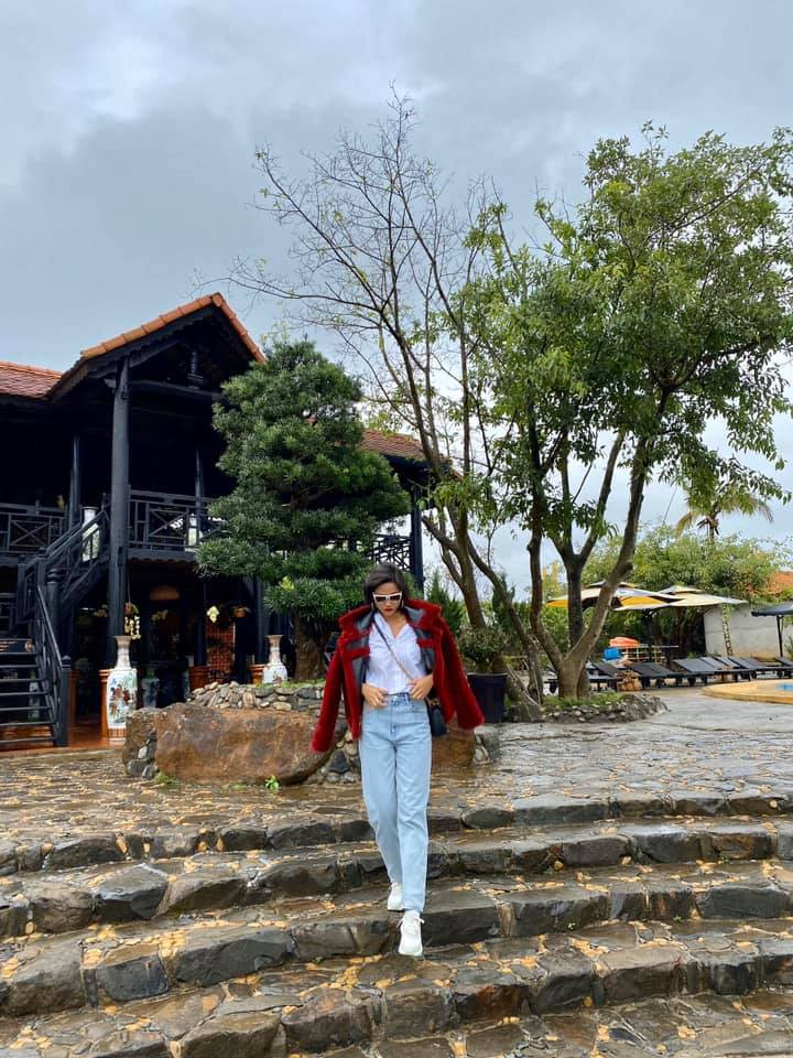 Chân dài dáng chuẩn sẵn nhưng HHen Niê vẫn đam mê sống ảo khi kéo chân đến mức quá đà mất cân đối? Chân dài dáng chuẩn sẵn nhưng HHen Niê vẫn đam mê sống ảo khi kéo chân đến mức quá đà mất cân đối?