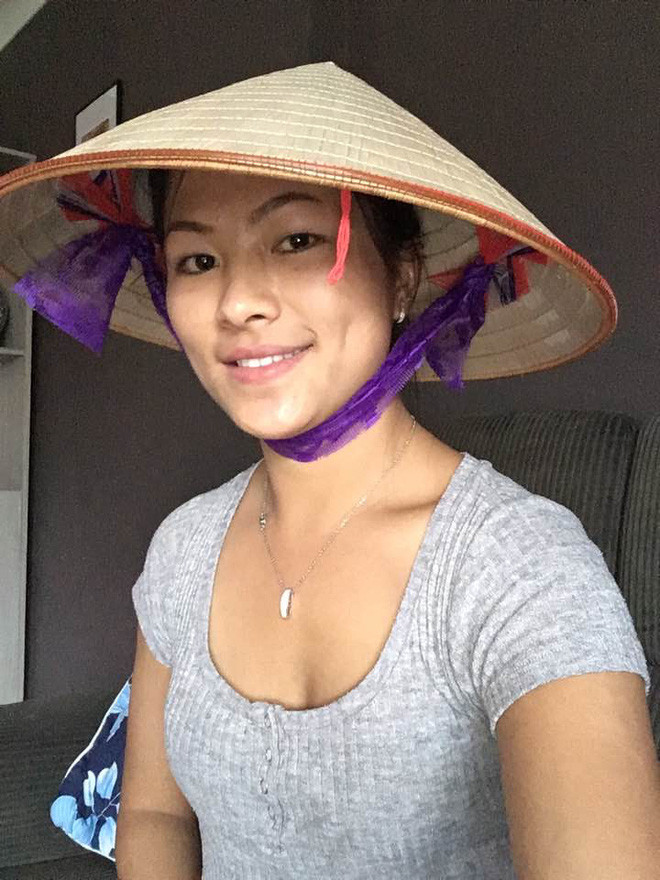 "Cô gái H"Mông nói tiếng Anh như gió" lần đầu lên tiếng về tin đồn ngoại tình ảnh 1 Mai đã bộc bạch hết chuyện của mình bằng một clip chỉ dài có hơn 1 phút.