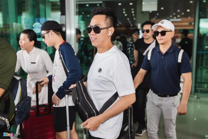 Khổng Tú Quỳnh chạm mặt Ngô Kiến Huy khi tới lễ cưới Đông Nhi ảnh 2 Khổng Tú Quỳnh chạm mặt Ngô Kiến Huy khi tới lễ cưới Đông Nhi ảnh 2