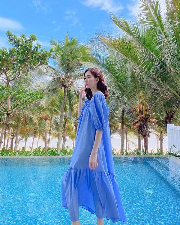 Hoa hậu Đặng Thu Thảo gây xôn xao khi diện đầm rộng khiến ai nấy nghi ngờ cô đang mang bầu lần hai. 