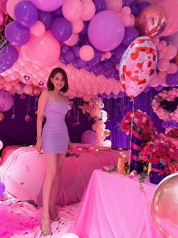 Nóng bỏng lại giàu có, 4 chân dài miền Tây này vẫn độc thân khiến fan nam phát cuồng ảnh 14 Nóng bỏng lại giàu có nhưng chân dài miền Tây này vẫn độc thân khiến fan nam phát cuồng