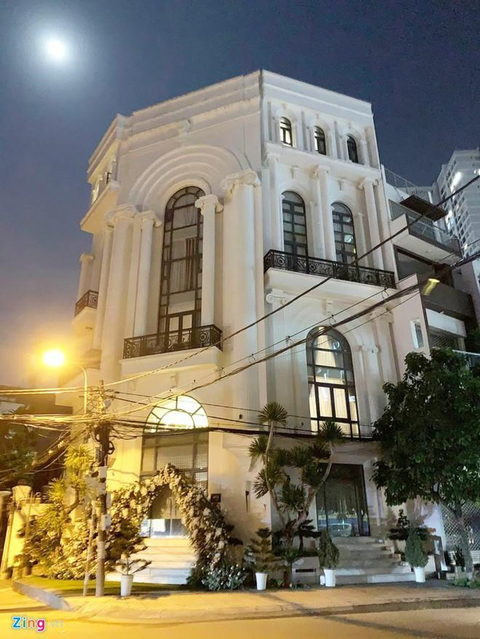 Biệt thự của Bảo Thy được trang hoàng trước lễ cưới ảnh 1 Biệt thự của Bảo Thy được trang hoàng trước lễ cưới ảnh 1