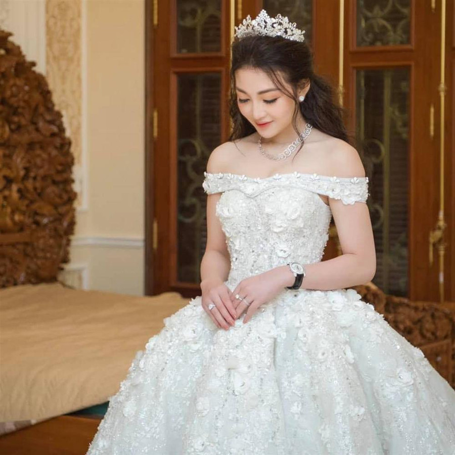 Cuộc sống sau đám cưới của cô dâu ở lâu đài 7 tầng, của hồi môn 200 cây vàng ảnh 2 Hé lộ bất ngờ về cuộc sống sau đám cưới của cô dâu ở trong lâu đài 7 tầng, của hồi môn 200 cây vàng, kinh ngạc nhất chính là nhan sắc-2