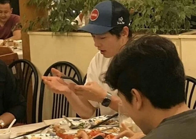 Song Joong Ki đi Hawaii.