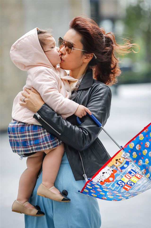 “Đẳng cấp” richkid như con gái siêu mẫu Hà Anh: Quần áo, đồ chơi đều là hàng hiệu, tủ giày riêng gần trăm đôi ảnh 20 “Đẳng cấp” richkid như con gái siêu mẫu Hà Anh: Quần áo, đồ chơi đều là hàng hiệu, tủ giày riêng gần trăm đôi ảnh 20