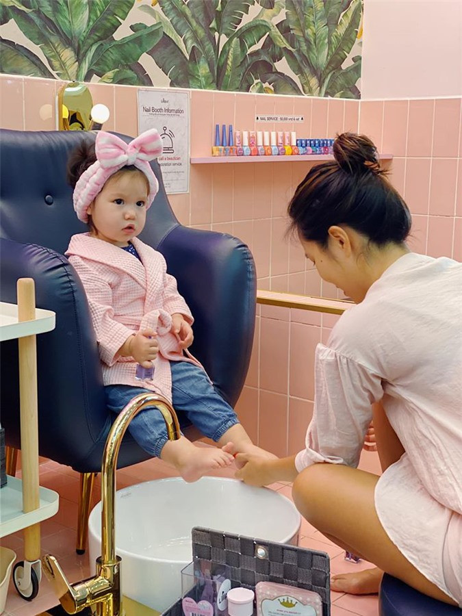 “Đẳng cấp” richkid như con gái siêu mẫu Hà Anh: Quần áo, đồ chơi đều là hàng hiệu, tủ giày riêng gần trăm đôi ảnh 25 “Đẳng cấp” richkid như con gái siêu mẫu Hà Anh: Quần áo, đồ chơi đều là hàng hiệu, tủ giày riêng gần trăm đôi ảnh 25