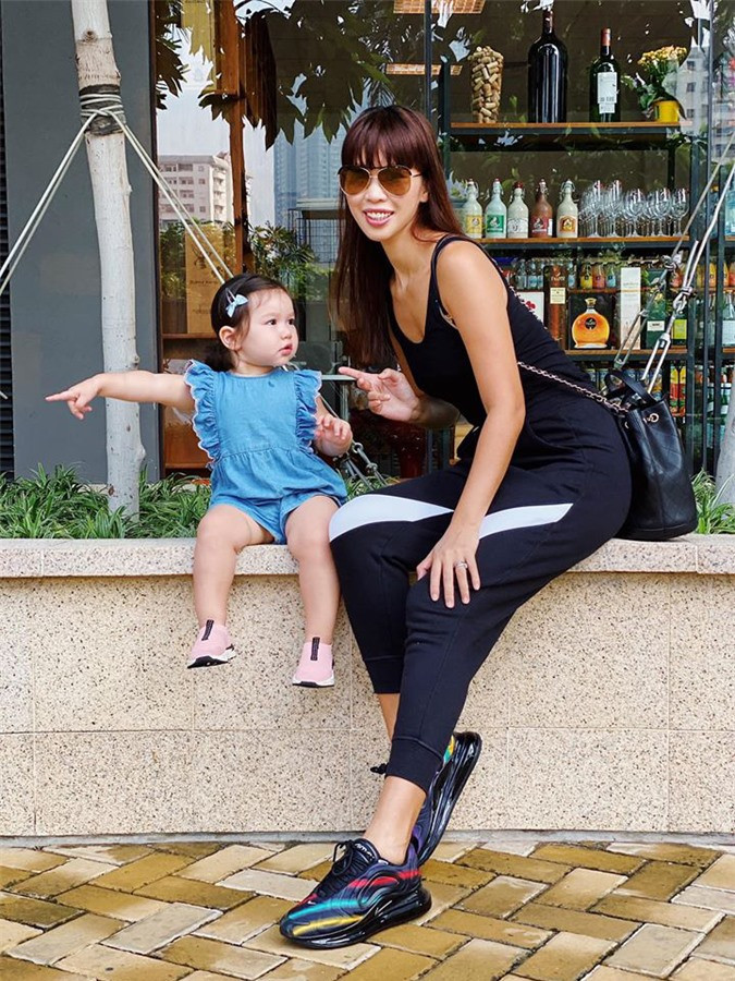 “Đẳng cấp” richkid như con gái siêu mẫu Hà Anh: Quần áo, đồ chơi đều là hàng hiệu, tủ giày riêng gần trăm đôi ảnh 29 “Đẳng cấp” richkid như con gái siêu mẫu Hà Anh: Quần áo, đồ chơi đều là hàng hiệu, tủ giày riêng gần trăm đôi ảnh 29