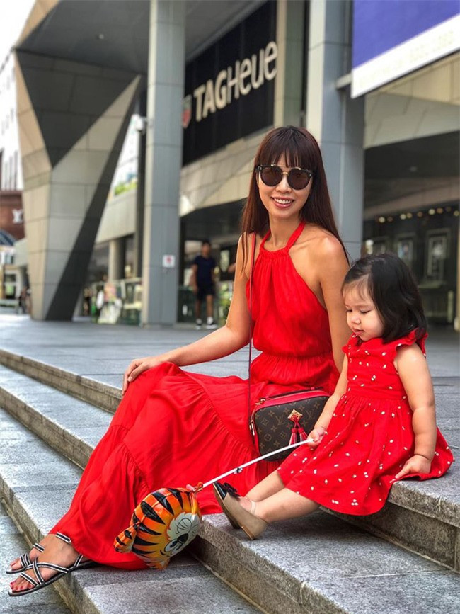 "Đẳng cấp" richkid như con gái siêu mẫu Hà Anh: Từ quần áo đến đồ chơi đều là hàng hiệu đắt đỏ, tủ giày riêng gần trăm đôi - Ảnh 12. "Đẳng cấp" richkid như con gái siêu mẫu Hà Anh: Từ quần áo đến đồ chơi đều là hàng hiệu đắt đỏ, tủ giày riêng gần trăm đôi - Ảnh 12.