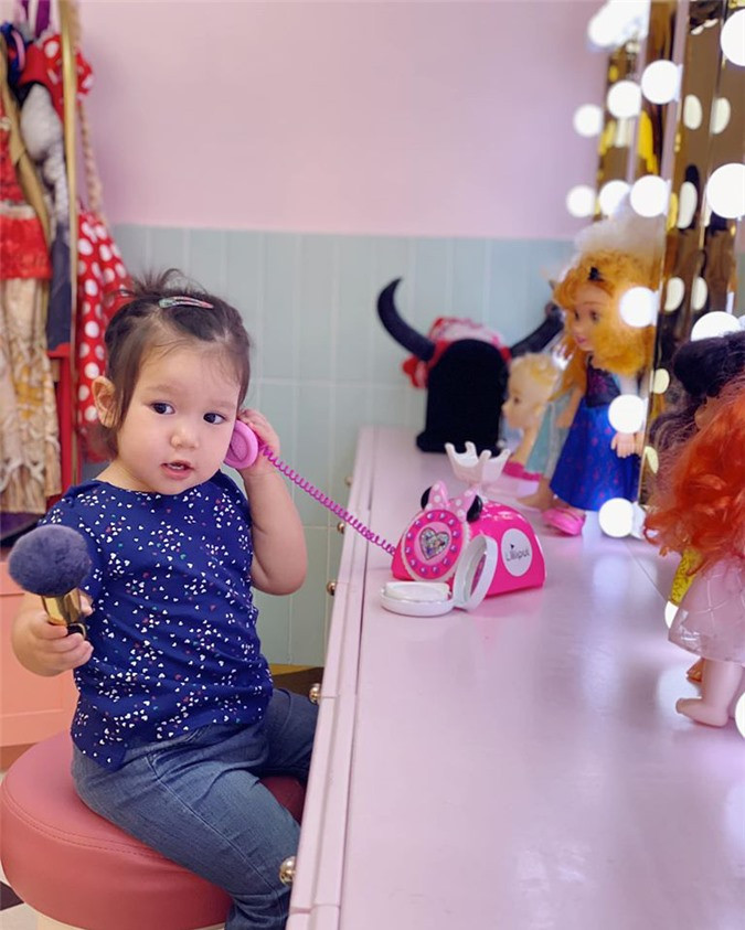 “Đẳng cấp” richkid như con gái siêu mẫu Hà Anh: Quần áo, đồ chơi đều là hàng hiệu, tủ giày riêng gần trăm đôi ảnh 6 “Đẳng cấp” richkid như con gái siêu mẫu Hà Anh: Quần áo, đồ chơi đều là hàng hiệu, tủ giày riêng gần trăm đôi ảnh 6