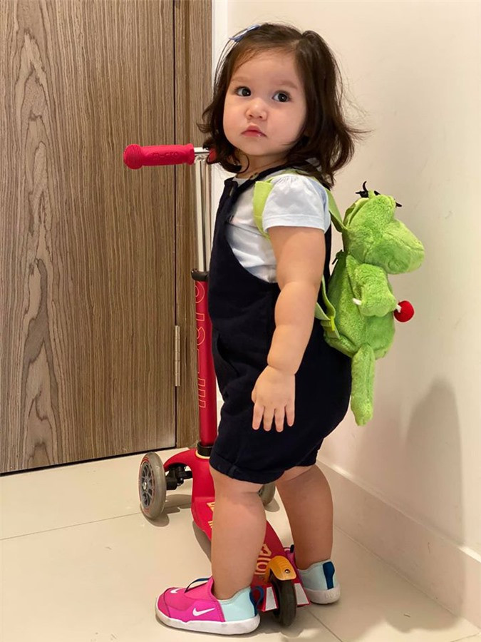 “Đẳng cấp” richkid như con gái siêu mẫu Hà Anh: Quần áo, đồ chơi đều là hàng hiệu, tủ giày riêng gần trăm đôi ảnh 11 “Đẳng cấp” richkid như con gái siêu mẫu Hà Anh: Quần áo, đồ chơi đều là hàng hiệu, tủ giày riêng gần trăm đôi ảnh 11