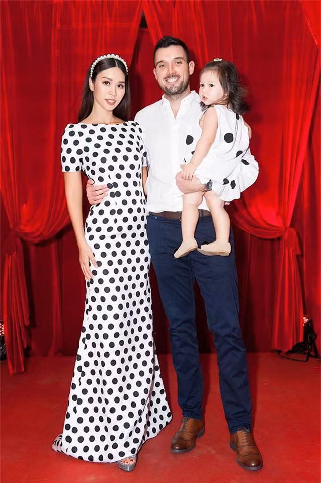 “Đẳng cấp” richkid như con gái siêu mẫu Hà Anh: Quần áo, đồ chơi đều là hàng hiệu, tủ giày riêng gần trăm đôi ảnh 30