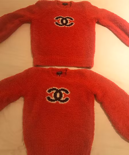 Gam màu nổi bật không làm tôn lên làn da của nữ doanh nhân, phom dáng rộng cũng chẳng hề tôn lên hình thể người mặc. Với Phượng Chanel, những kiểu váy đơn giản, nhẹ nhàng có thể nói là đẹp nhất.