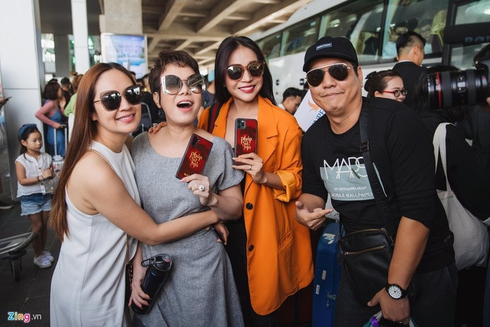 Khổng Tú Quỳnh chạm mặt Ngô Kiến Huy khi tới lễ cưới Đông Nhi ảnh 6 Khổng Tú Quỳnh chạm mặt Ngô Kiến Huy khi tới lễ cưới Đông Nhi ảnh 6