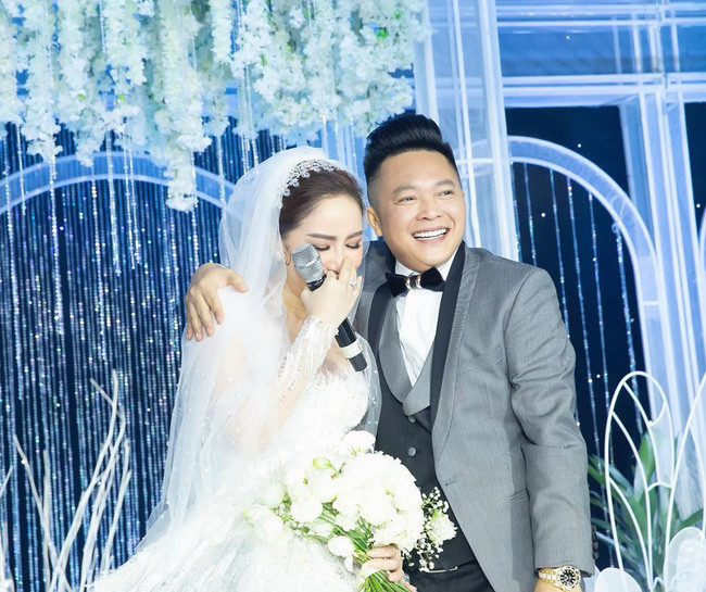 Lần đầu chia sẻ hình ảnh ông xã doanh nhân trên trang cá nhân, Bảo Thy khiến công chúng thấm thía khi nói "phụ nữ sinh ra là để được nâng niu" - Ảnh 3. Lần đầu chia sẻ hình ảnh ông xã doanh nhân trên trang cá nhân, Bảo Thy khiến công chúng thấm thía khi nói "phụ nữ sinh ra là để được nâng niu" - Ảnh 3.