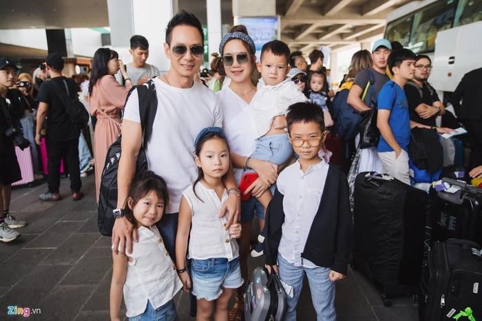 Khổng Tú Quỳnh chạm mặt Ngô Kiến Huy khi tới lễ cưới Đông Nhi ảnh 5 Khổng Tú Quỳnh chạm mặt Ngô Kiến Huy khi tới lễ cưới Đông Nhi ảnh 5