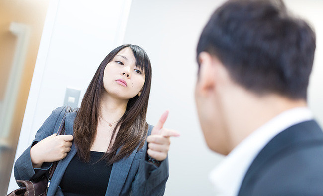 Chị đại công sở mách mẹo: Khi sếp thiên vị nhân viên khác thì đừng bao giờ đối đầu, mà hãy để họ chiến với nhau! - Ảnh 2. Chị đại công sở mách mẹo: Khi sếp thiên vị nhân viên khác thì đừng bao giờ đối đầu, mà hãy để họ chiến với nhau! - Ảnh 2.