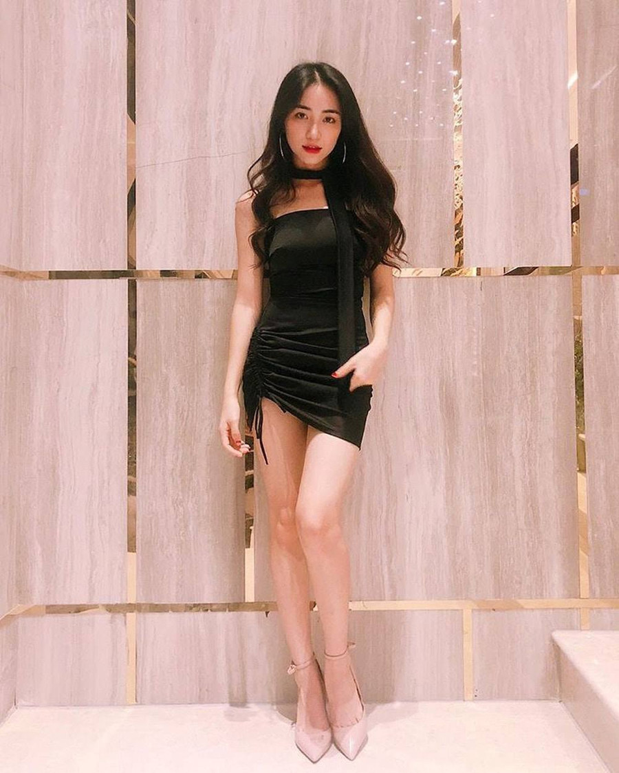 Hoà Minzy lộ dáng gầy xót xa sau tin đồn sinh con ảnh 3 lan dau xuat hien sau tin don sinh con, hoa minzy lo dang gay xot xa - 5