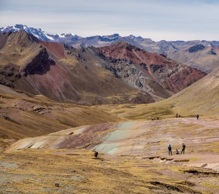 Cảnh thực tế khác xa ảnh chụp lung linh trên mạng ở núi cầu vồng ảnh 5