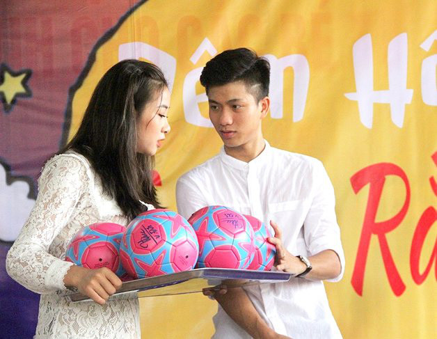 Bất ngờ chân dung vợ sắp cưới của cầu thủ Phan Văn Đức - Ảnh 5. Bất ngờ chân dung vợ sắp cưới của cầu thủ Phan Văn Đức - Ảnh 5.