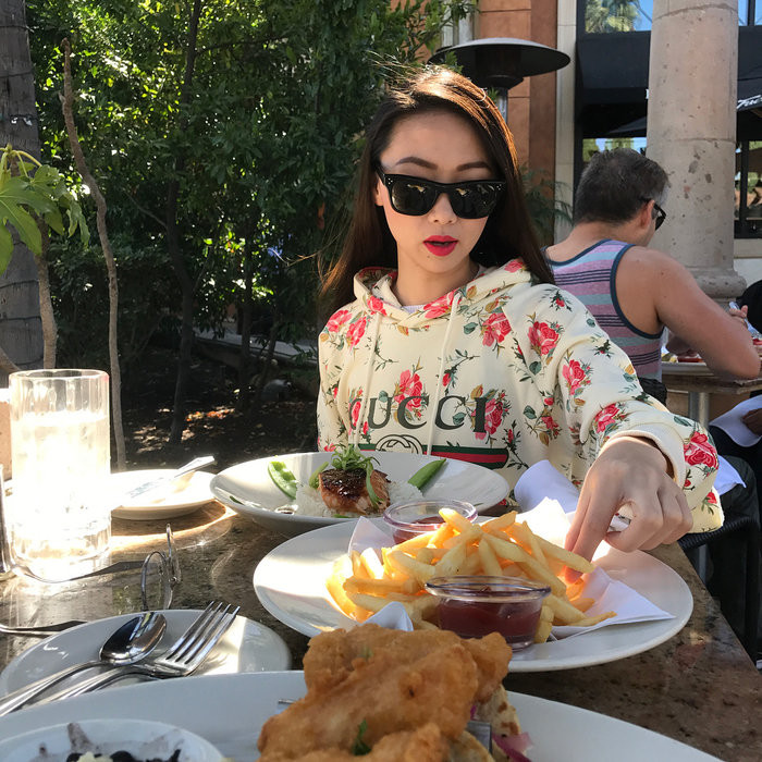 Cuộc sống vô cùng sang chảnh của con gái nữ triệu phú người Việt - Mimi Morris ảnh 6 Hanah thường dùng những thương hiệu đắt đỏ như LV, Gucci, Dior,..