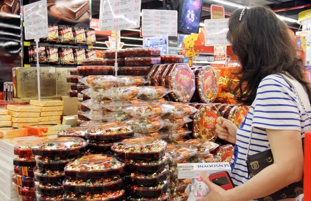 Hàng Tết: Thật giả khó lường