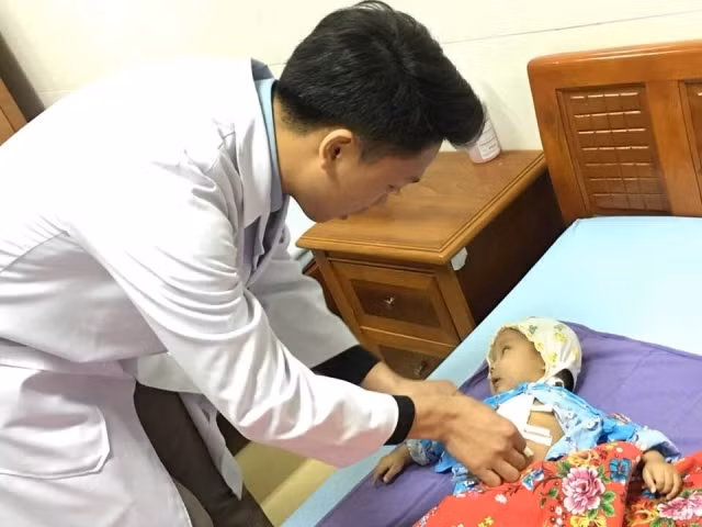 Can thiệp kịp thời với trẻ mắc bệnh tim bẩm sinh