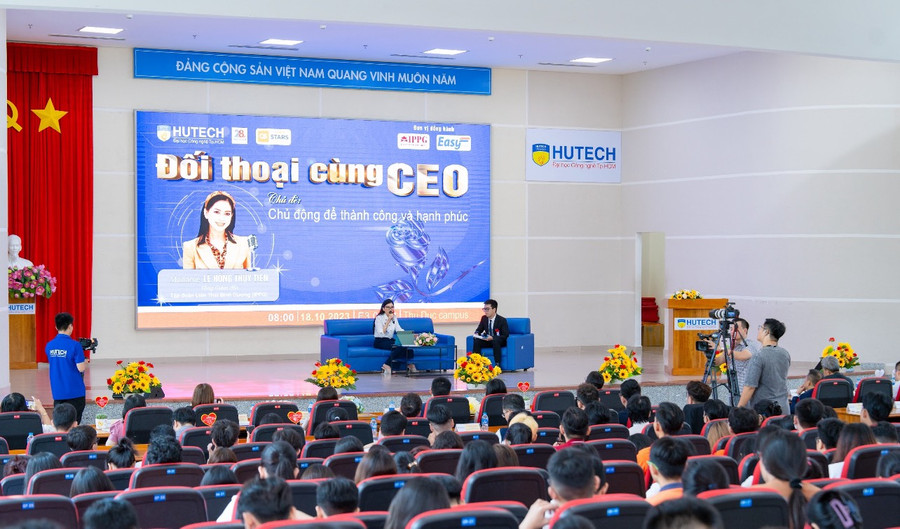 Quang cảnh buổi đối thoại cùng CEO Lê Hồng Thủy Tiên. Quang cảnh buổi đối thoại cùng CEO Lê Hồng Thủy Tiên.