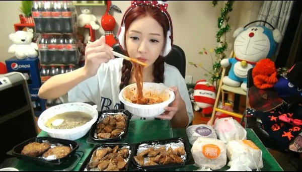 4 thói quen xấu xí khiến đùi tích mỡ ngồn ngộn ảnh 1 neu muon dui khong con ngon ngon mo thua thi hay bo ngay 4 thoi quen xau xi nay - 3