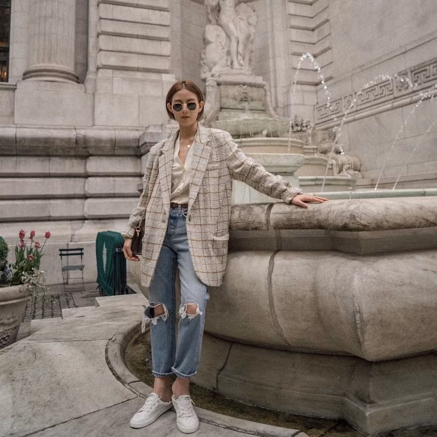 Cứ cho là giày sneakers mix kiểu gì cũng ổn đi, nhưng bạn sao có thể làm ngơ trước 4 cách diện đẹp mê này-9