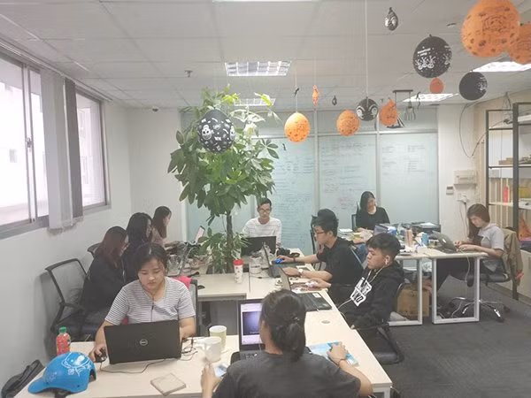 Nhân viên văn phòng ngồi nhiều không chỉ dễ béo bụng mà còn béo đùi.